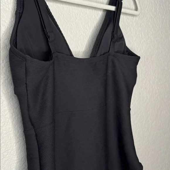 Tommy Bahama Ocean Point V Neck Ribbed One Piece Swimsuit Black 12 Tummy Control - Picture 6 of 8